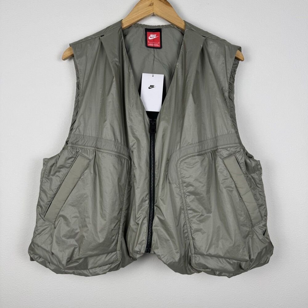 Nike Tech Puffer Vest Loose Fit Olive Green Mens Size Medium HM4262-320 NEW